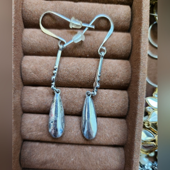Silver and blue earrings - Picture 3 of 3